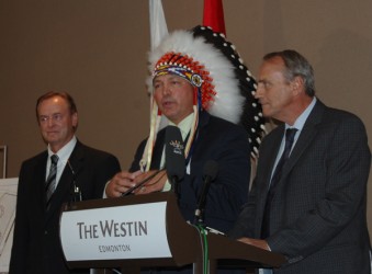 Chief Cameron Alexis (centre) with Yellowhead MP Rob Merrifield (left) and Abori