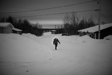 Hockey in the far north – Kitchenuhmaykoosib - James McDonald