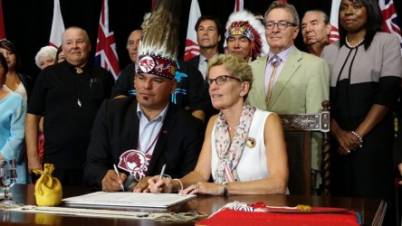 Isadore Day and Kathleen Wynne sign political accord at Queen’s Park