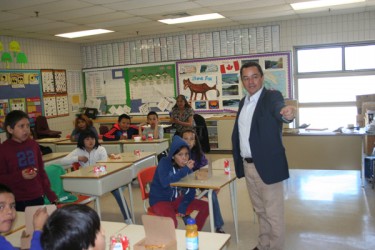 National Chief Shawn Atleo spent time in the classroom at Otter Nelson River Sch