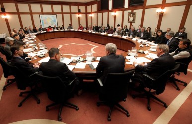 PM Stephen Harper participates in a working meeting with First Nations