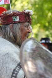 Carver Beau Dick at copper cutting ceremony