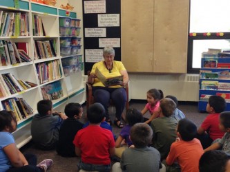 School Elder Auntie Verna reads to Grade 2 students in Kikino School’s library. 