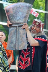 Carver Beau Dick at copper cutting ceremony