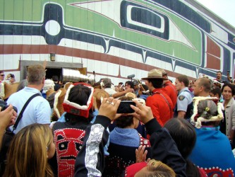 Willie Mitchell visits Namgis First Nation with the Stanley Cup.