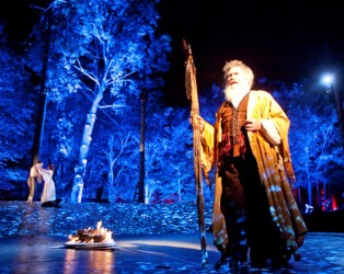 Prospero witnesses his daughter Miranda falling in love with Ferdinand in Lepage