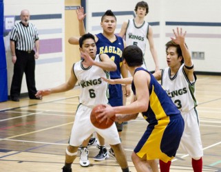 Zach Whitebear (#4) waits for a pass from Ermineskin Eagles teammate Jarred John