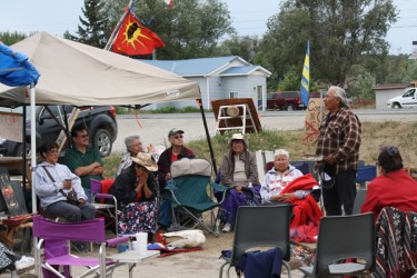 Sheguiandah Elder Gordon Waindubence addresses some of the members of the Elders