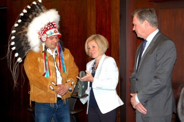 Premier Notley accepts gift from Treaty 8 Deputy GC Isaac Laboucan-Avirom